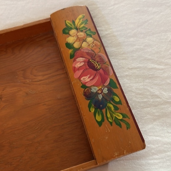 VINTAGE ROBINHOOD WARE Wooden Tray w/Handpainted Tole Flowers. - Picture 2 of 7